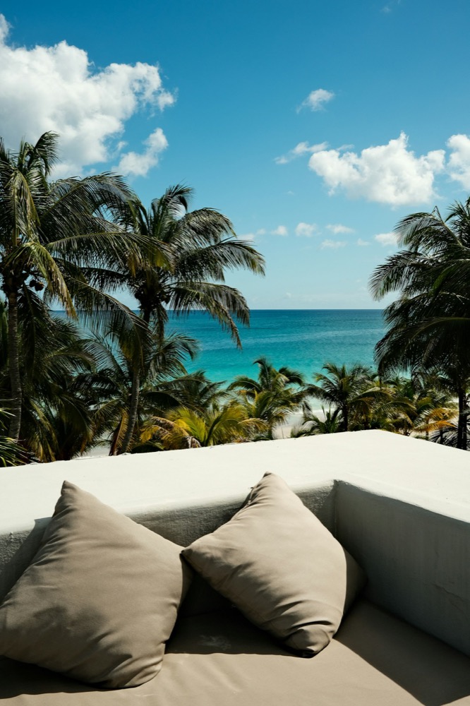 Lounge seating facing the ocean